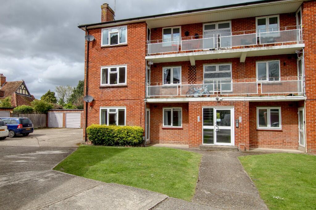 Main image of property: Stroud Green, Newbury, Berkshire, RG14