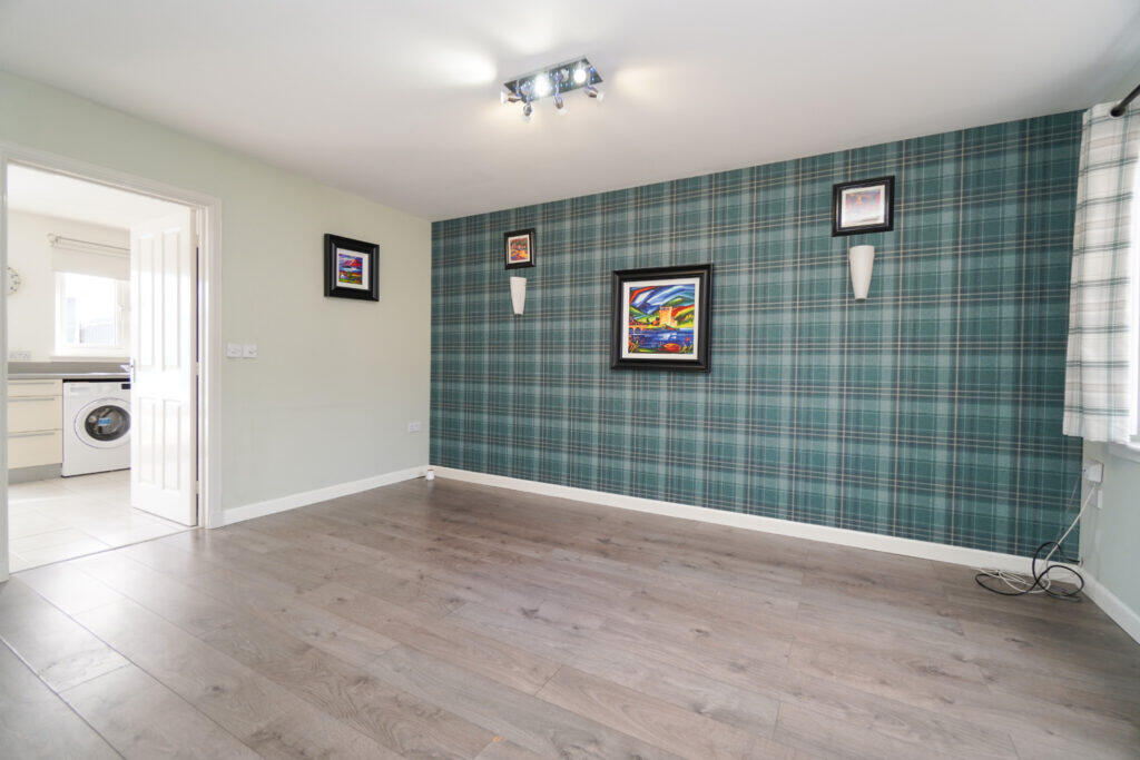 Halley Court, Glasgow photo 3