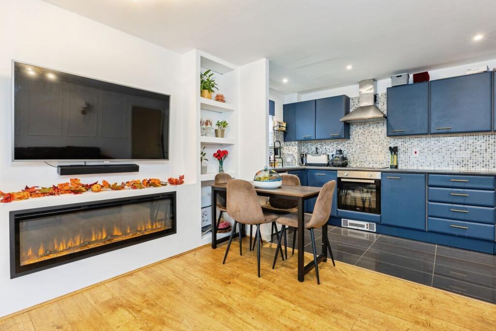 Apartment in Reading - View 2
