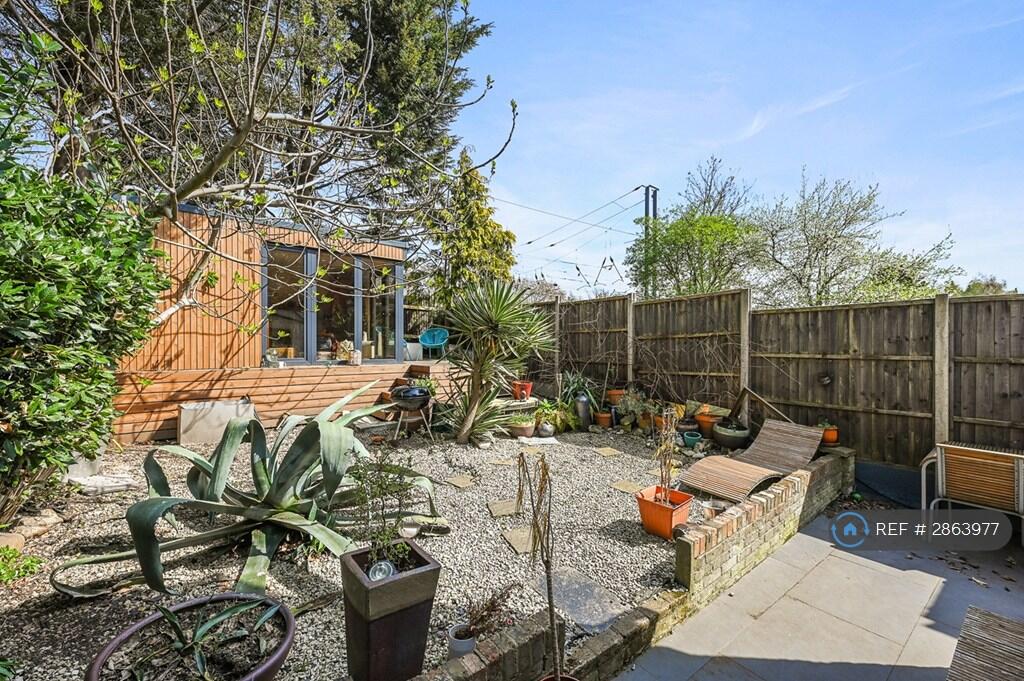3 bedroom maisonette for rent