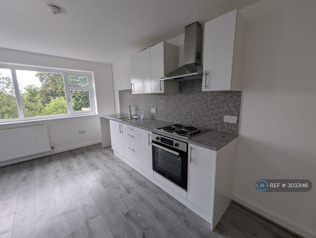 Apartment in Bury, Greater Manchester - View 5