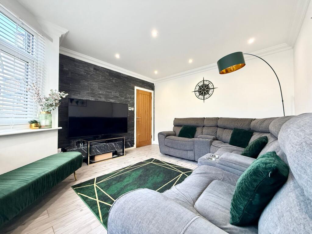 House in Luton - View 3