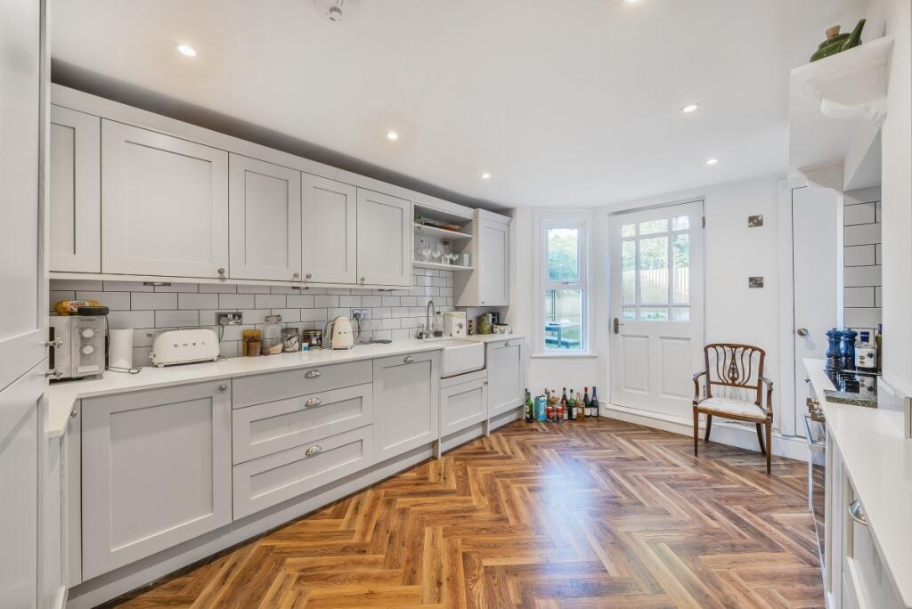 House in London, Blenheim Gardens Estate, Brixton - View 4