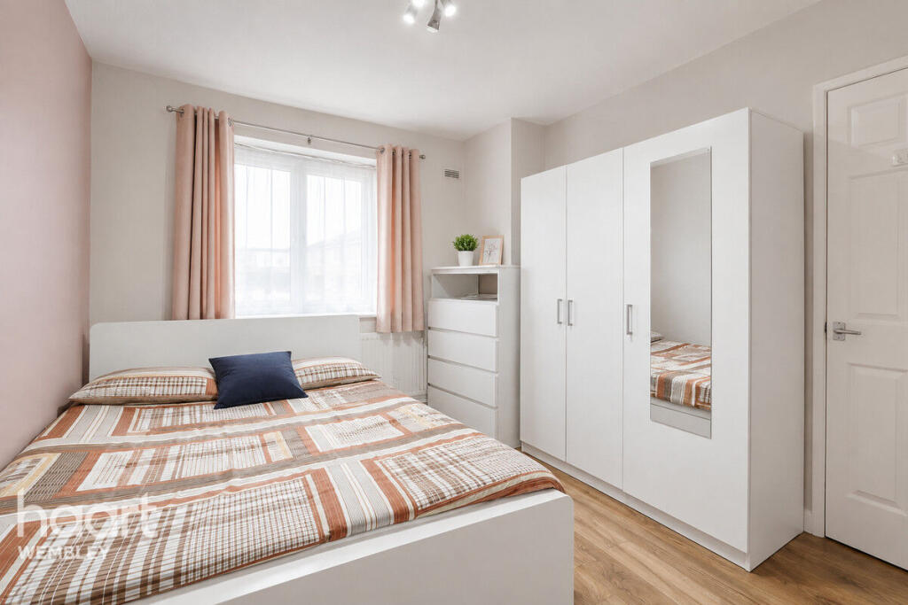 Apartment in Harrow - More