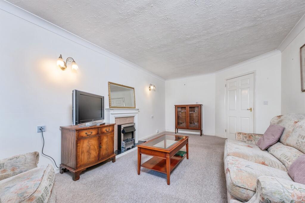Hamilton Court, Lammas Walk, Leighton Buzzard - View 5