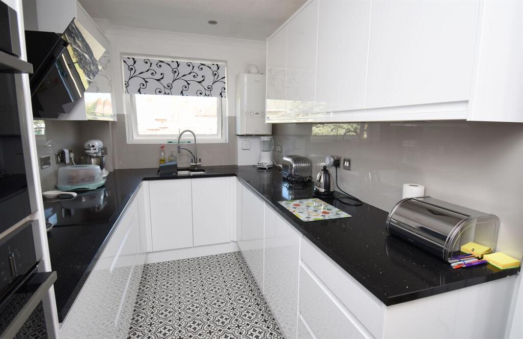 34 Castle Road, Tankerton, Whitstable photo 4