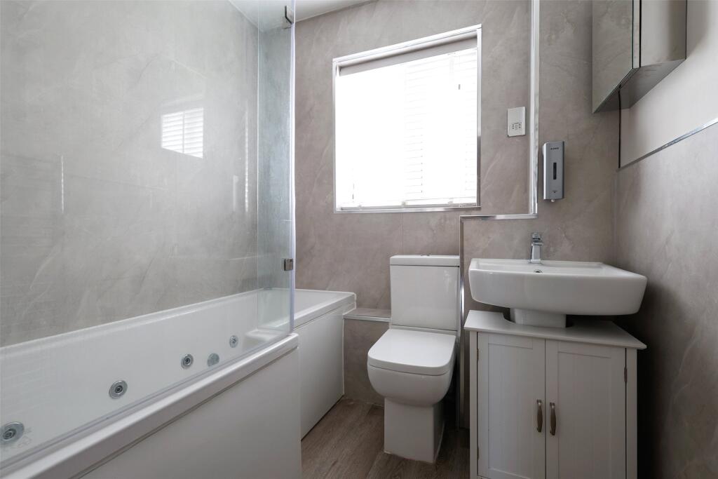House in Mole Valley, Strood Green, Brockham - View 5