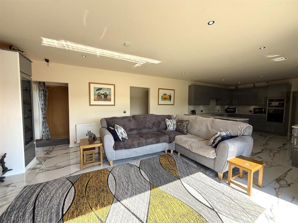 Clifton Drive North, Lytham St. Annes photo 3