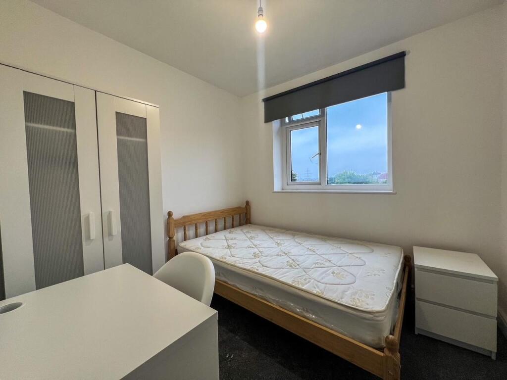 6 bedroom house for rent