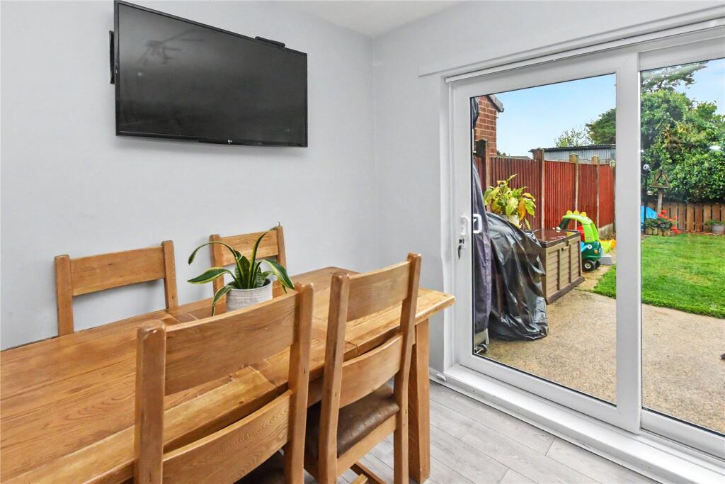 House in Leeds, West Carlton, Shaw Lane - View 4