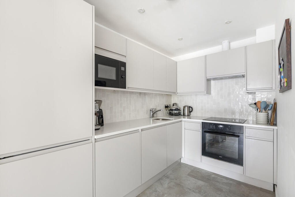 Apartment in London, Lower Clapton, Clapton - View 2
