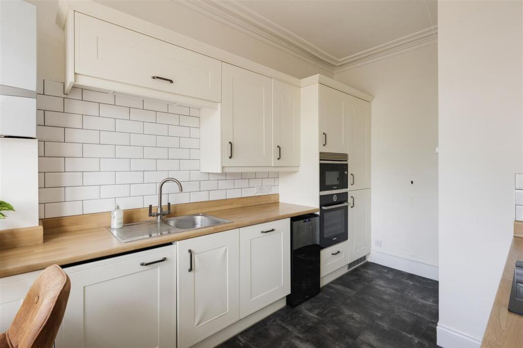 Apartment in Bristol, Sneyd Park - View 4