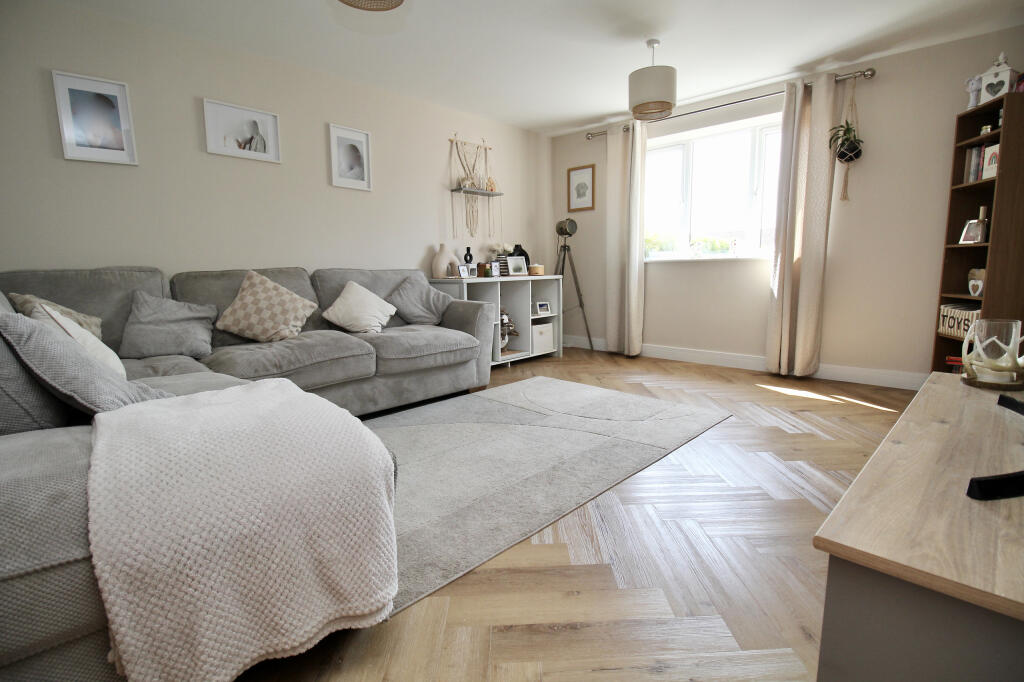Oak Crescent, Walton photo 3
