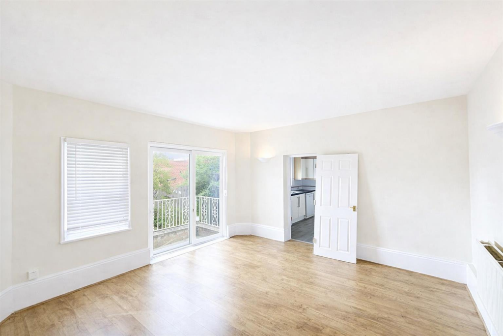 Apartment in Warwick, Mill End, Kenilworth - View 2
