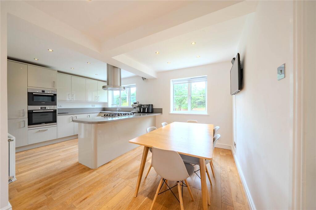 House in Leeds, West Yorkshire - View 2