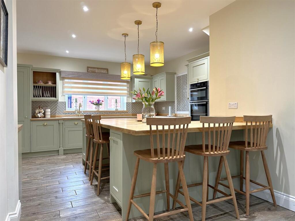 London Road, Balderton, Newark photo 2