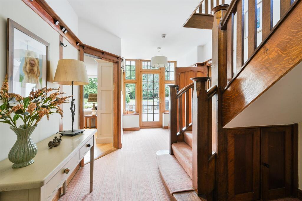 House in Sutton - View 5
