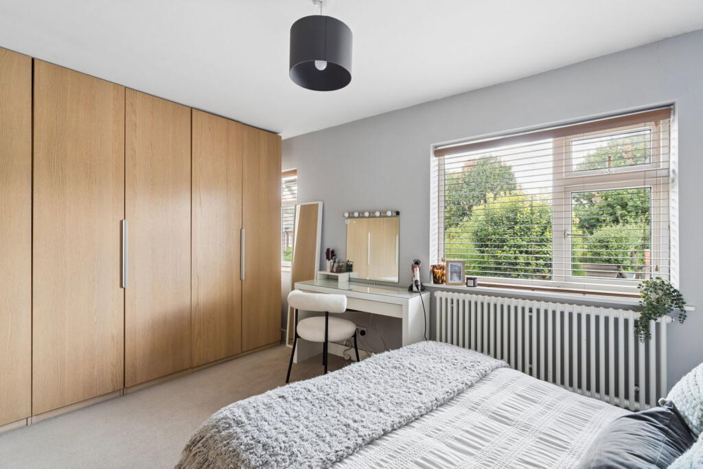 House in Luton - View 4