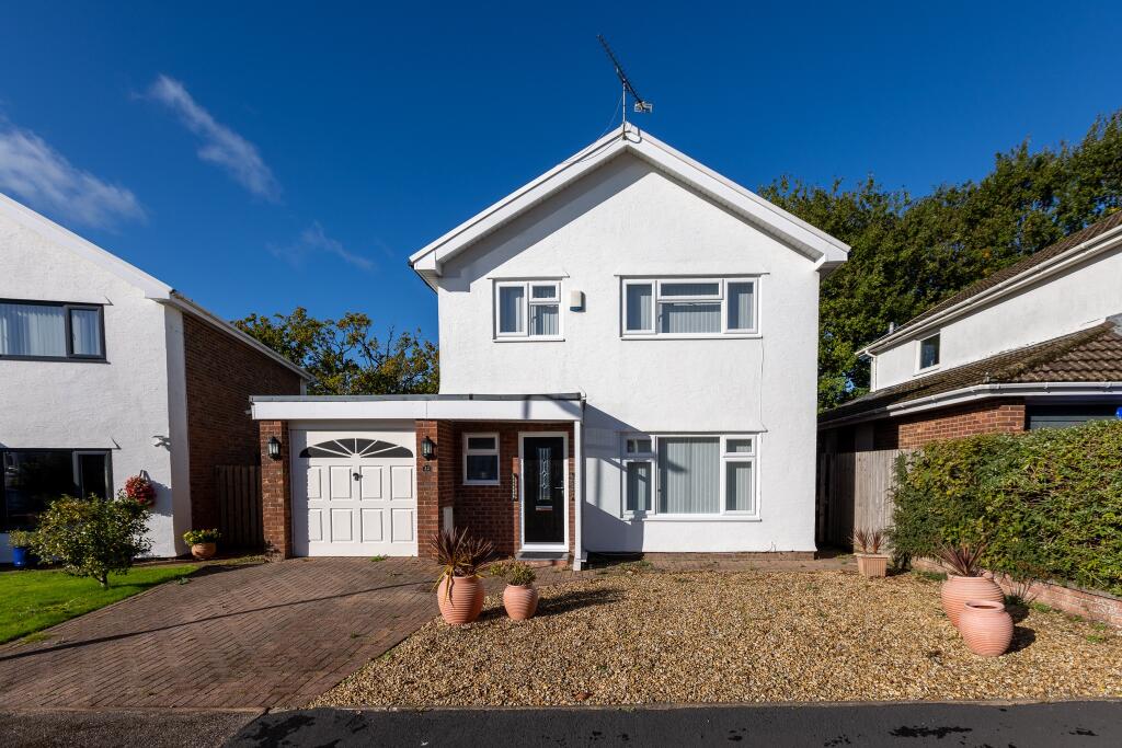 3-bed detached on Maes Y Sarn, Pentyrch, Cardiff, £400,000