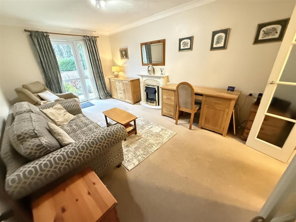 Telegraph Road, Heswall photo 2