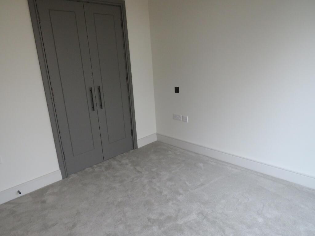 Apartment in Slough - View 4