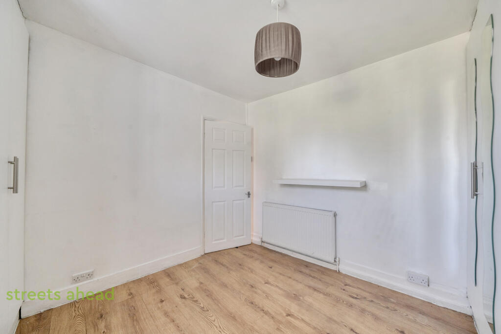 House in Croydon - More