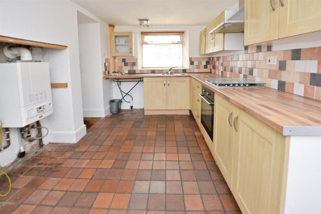 House in Broughton, Wressle - More