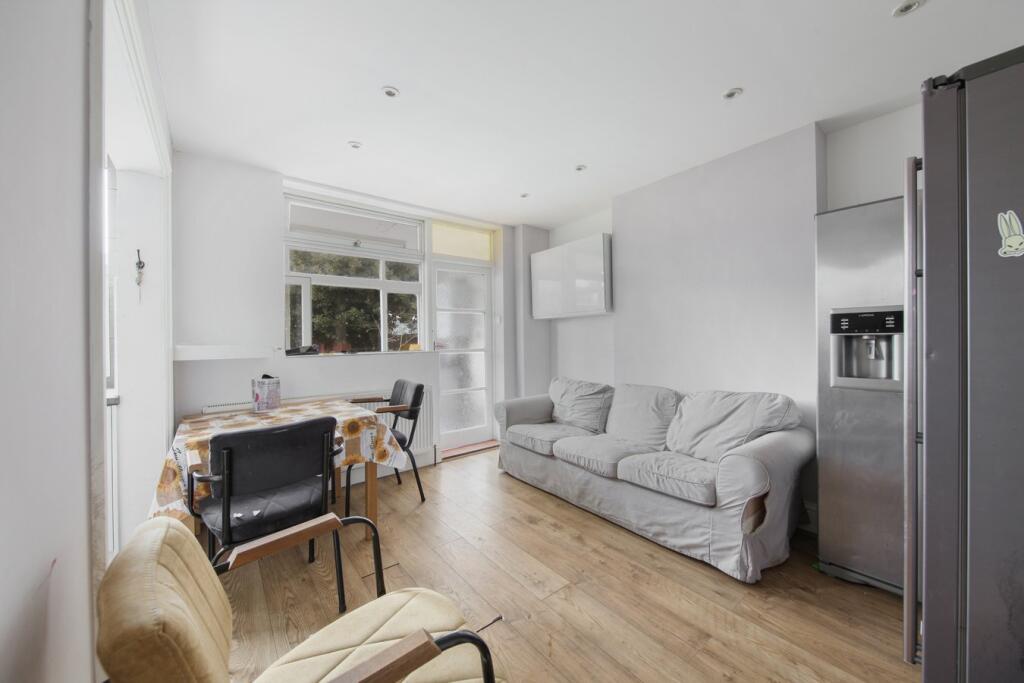 House in London, Thornton Heath - More