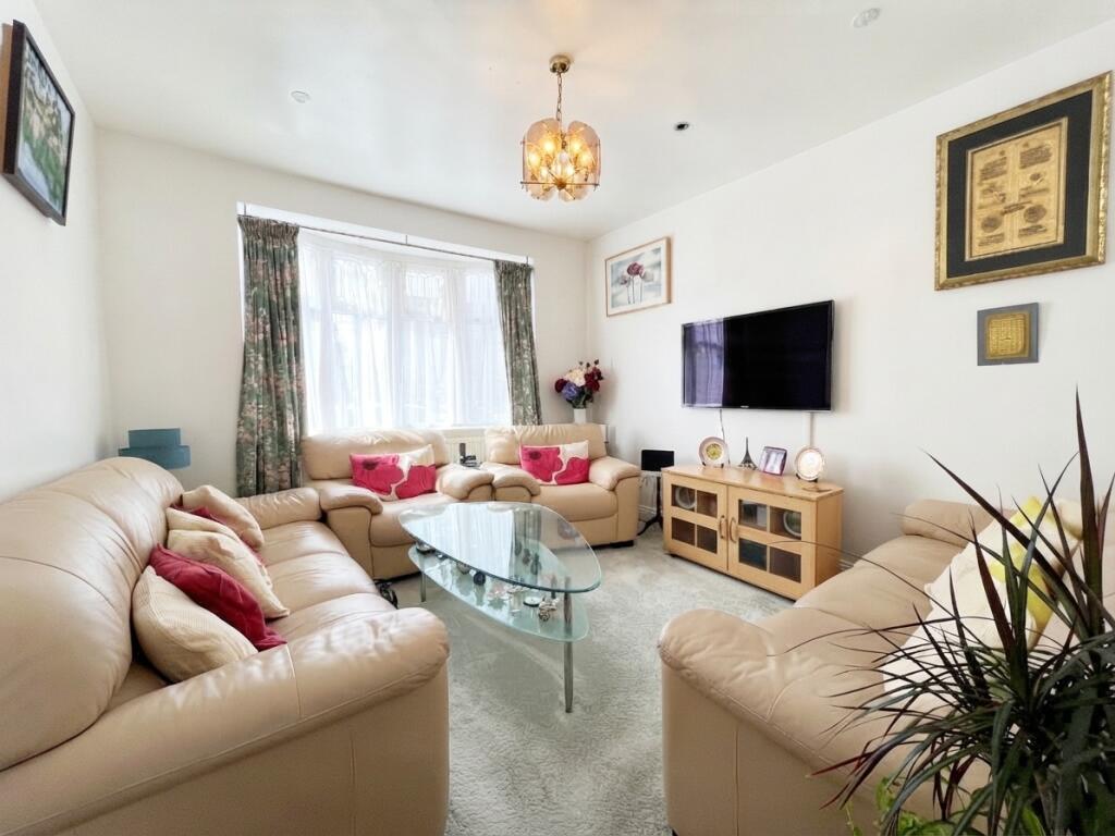 House in Luton, Stopsley - View 4