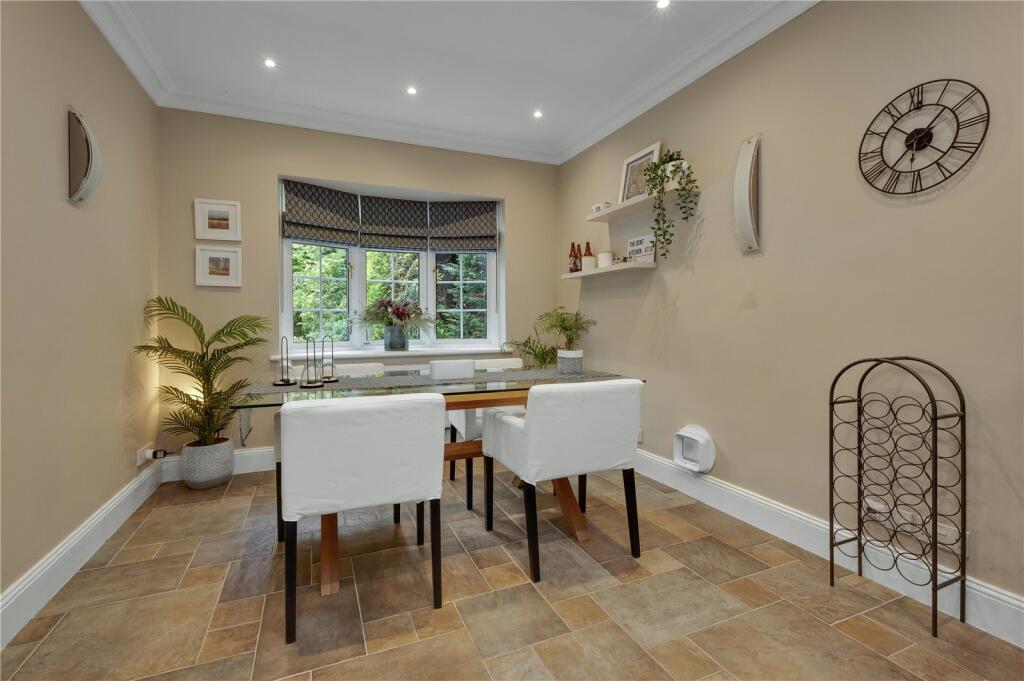 St. Leonards Road, Claygate, Esher, Surrey, KT10 - View 6