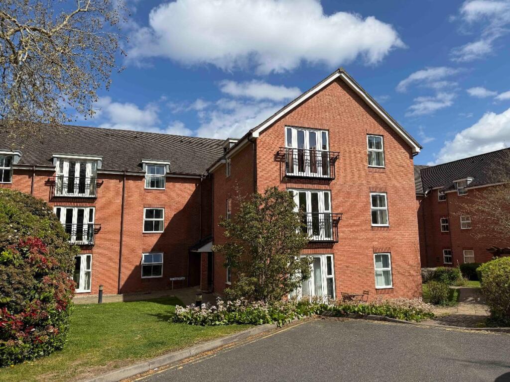 Romani Close, Warwick