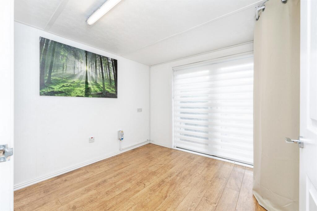 House in Hertsmere, Otterspool, Bushey - More