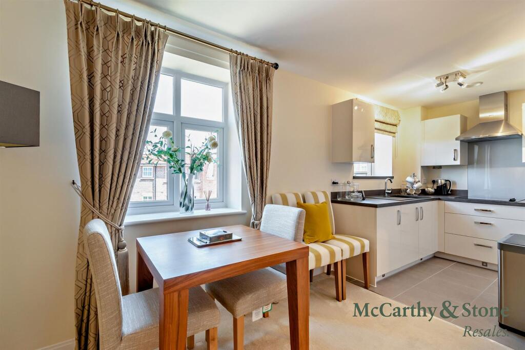 Apartment in Tonbridge - More