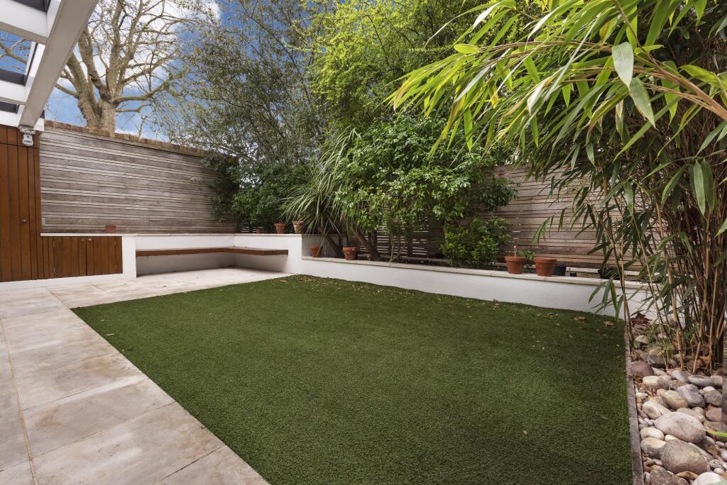 House in London - View 2