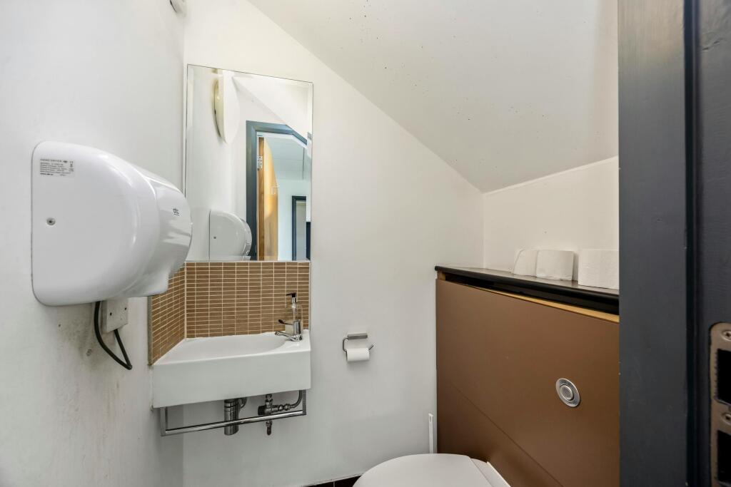 Hunns Mere Way, BLB House Unit 15-002.JPG