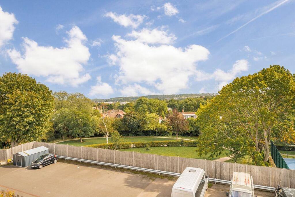 House in London - View 5