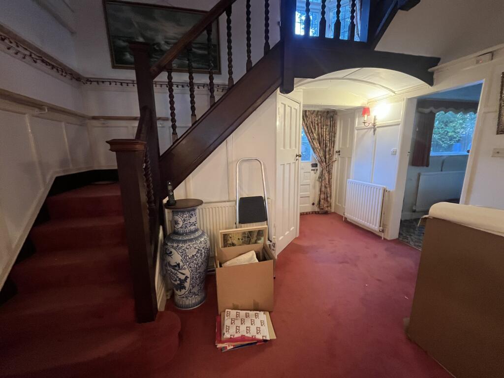 White Lodge, 10 The Oval, Oadby, Leicestershire LE2 5JB photo 2