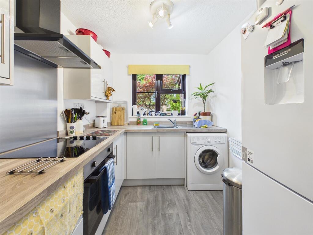 Apartment in Solihull, Shirley - View 3