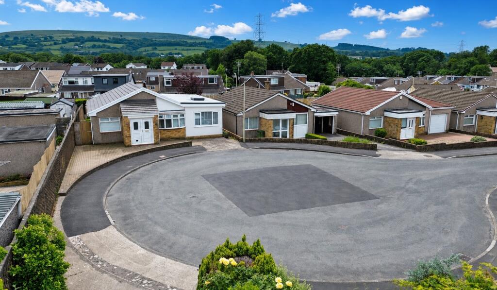 House in Cardiff, Llantwit Fardre - View 2