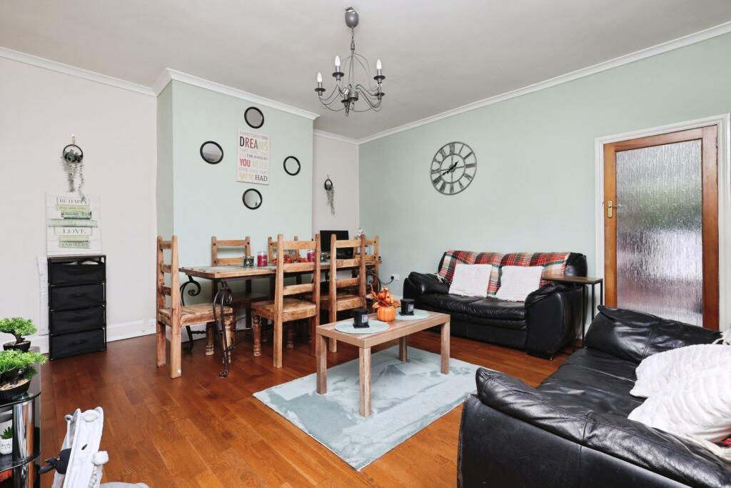 Finsbury Drive, Bradford, West Yorkshire photo 4