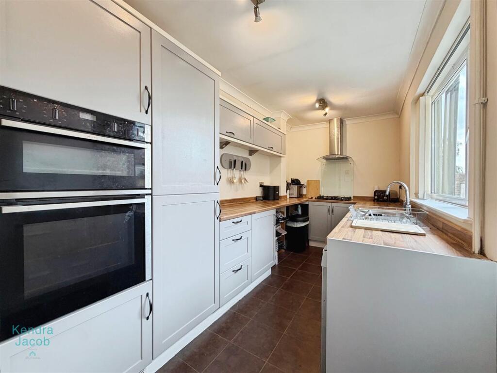 House in Worksop, Gateford - View 5