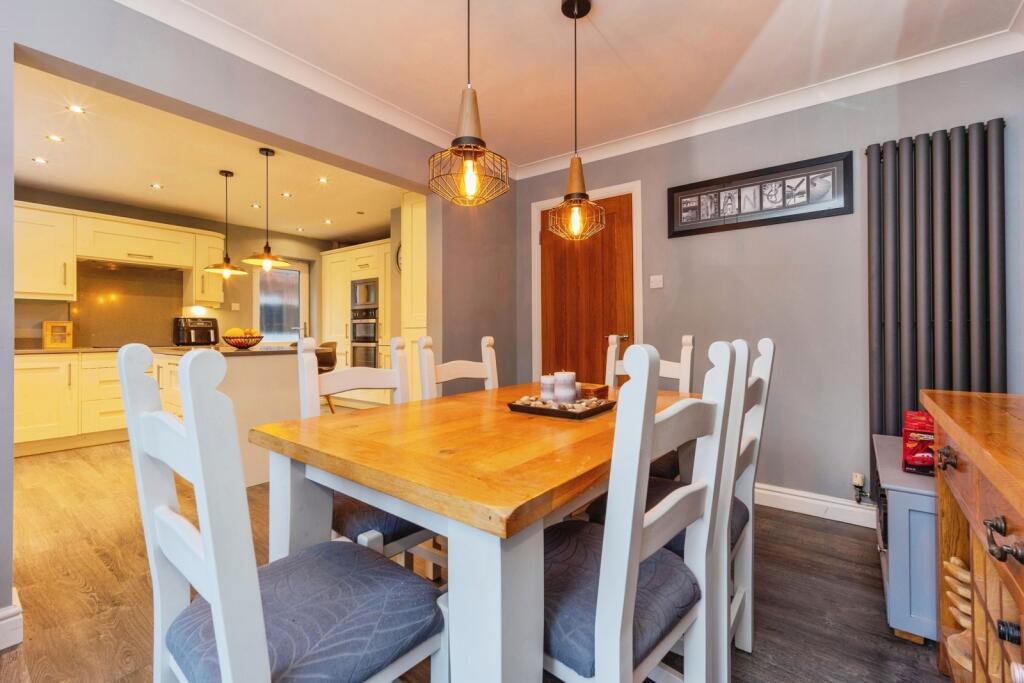 Holly Court, Hyde, Greater Manchester, SK14 photo 3