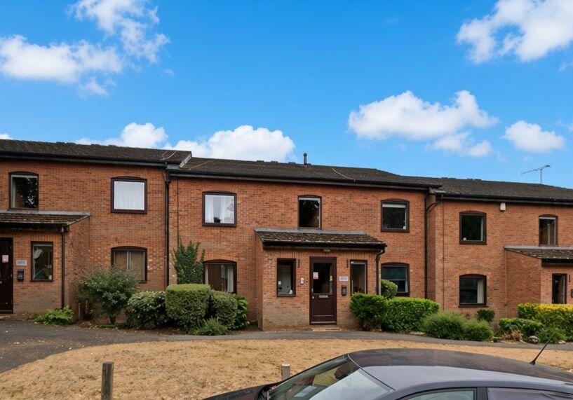 1-bed flat on 11 Pauls Court, Pauls Lane, Hoddesdon, Hertfordshire, EN11 8UJ, £100,000