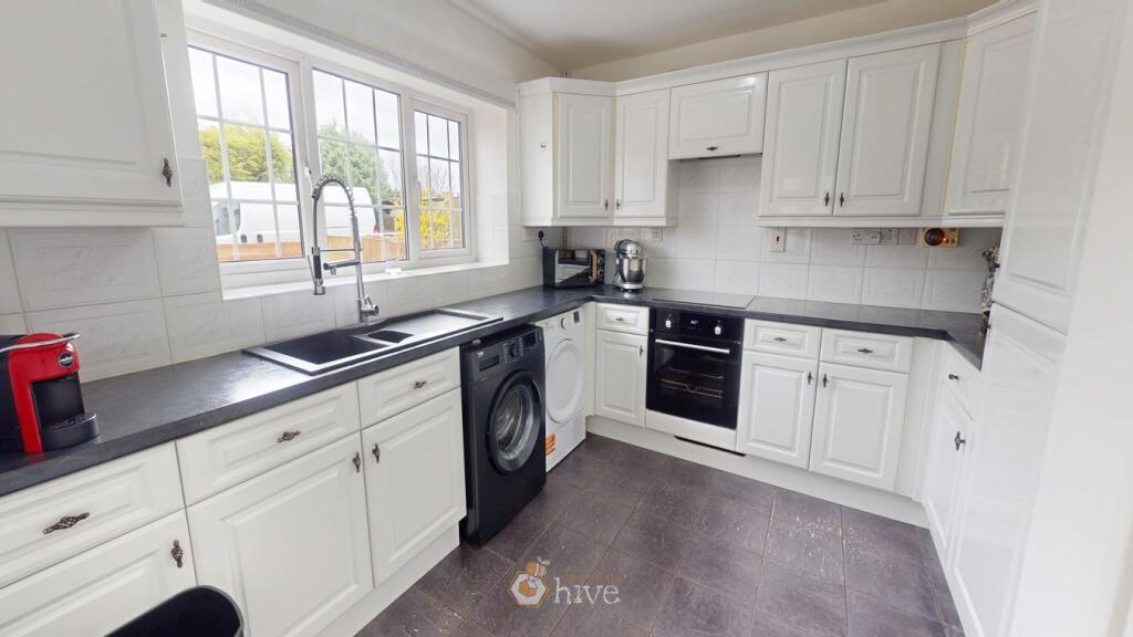 Large Square, Stainforth, Doncaster, DN7 photo 2