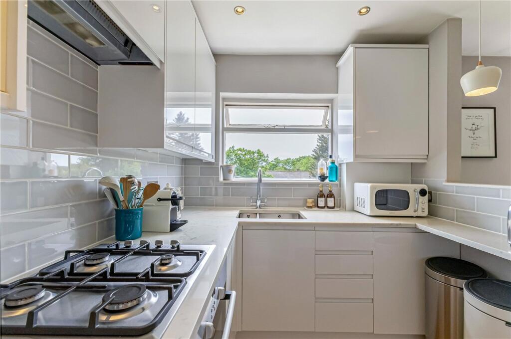Apartment in London - More
