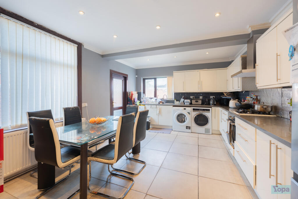 House in Wirral, Liverpool City Region - View 4