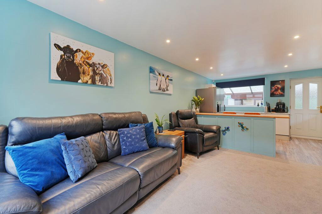 Oaken Wood Close, Thorpe Hesley, Rotherham S61 photo 4