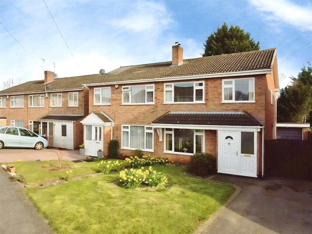 Main image of property: Bearsden Crescent, Hinckley, Leicestershire, LE10