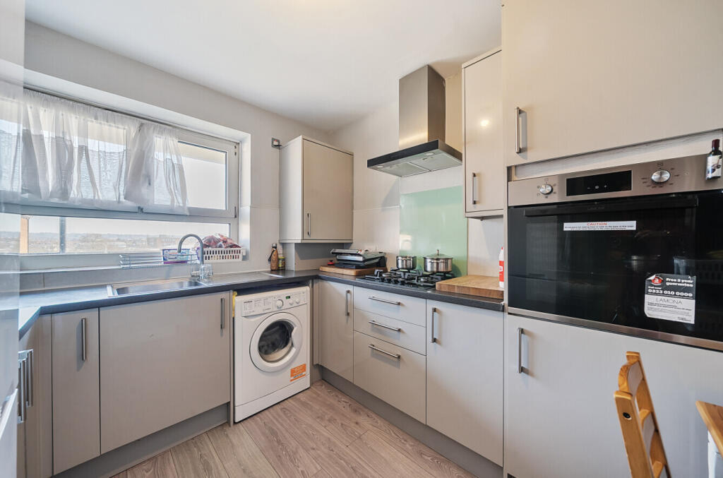 Flat 31, Penfold Court Laburnum Road, Mitcham, CR4 2NB photo 3