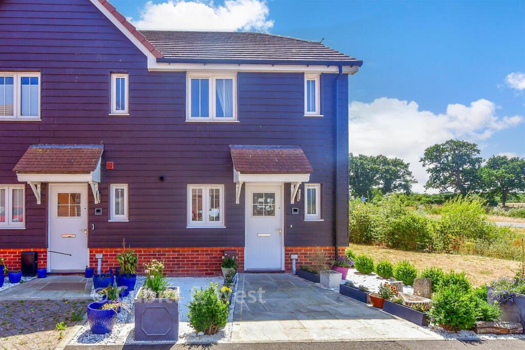 2-bed terraced on Shipwrights Close, Emsworth, Hampshire, £340,000